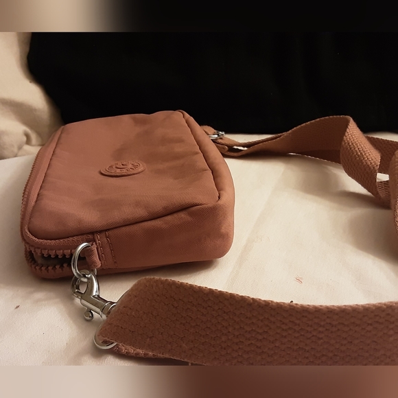 EUC Kipling Crossbody - Picture 3 of 10